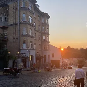 Romantic On Andriivskyi , Киев Украина